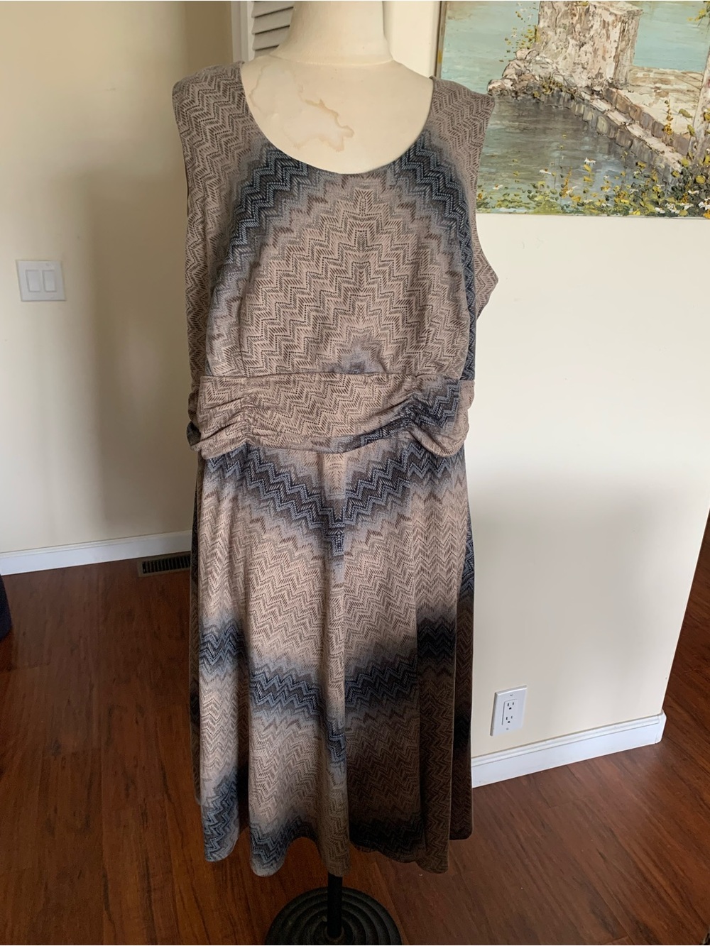 Perceptions 2X size Sleeveless Chevron Ombre Midi Dress in Beige and Gray